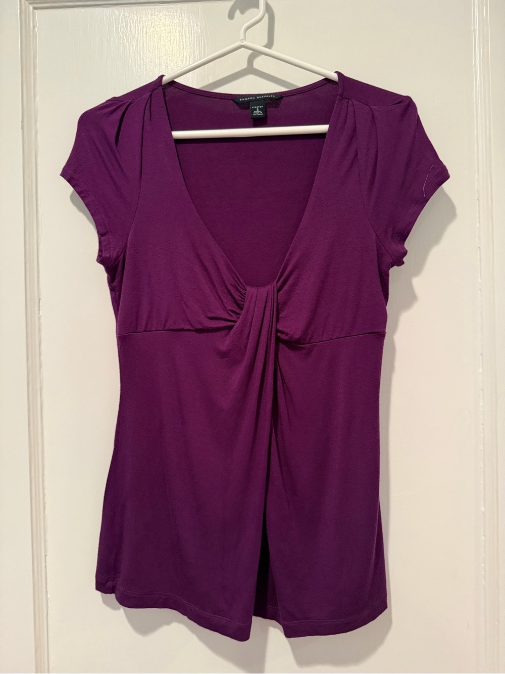 Banana Republic Purple V-Neck Twist Front Cap Sleeve Going Out Top Size Small